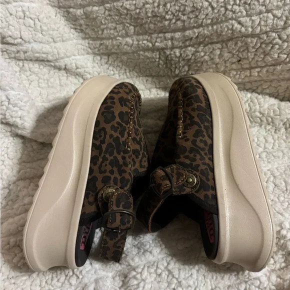 HEYDUDE
DELRAY CLOG SUEDE Wedge sandals brown leapord Print Platform Slingback - Picture 5 of 9